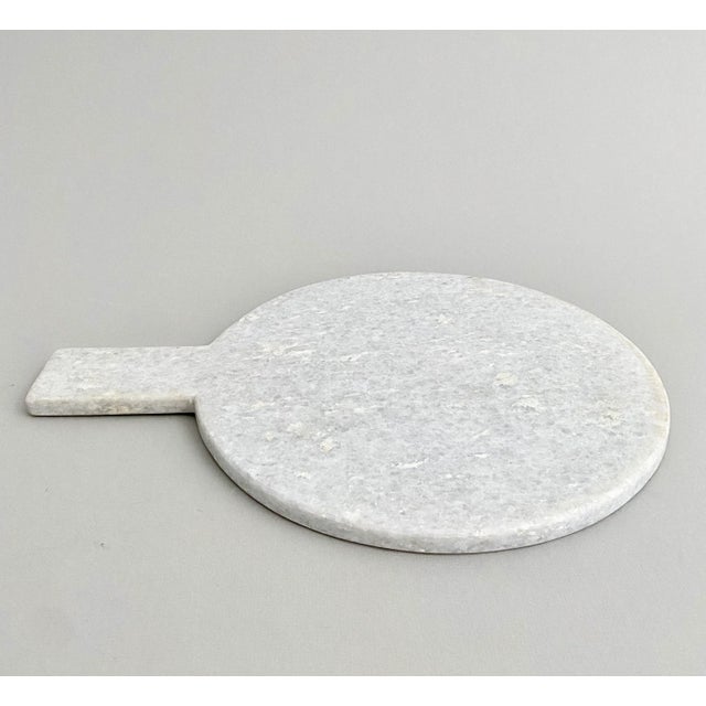 White Marble Charcuterie Cutting Board with Handle For Sale - Image 4 of 4