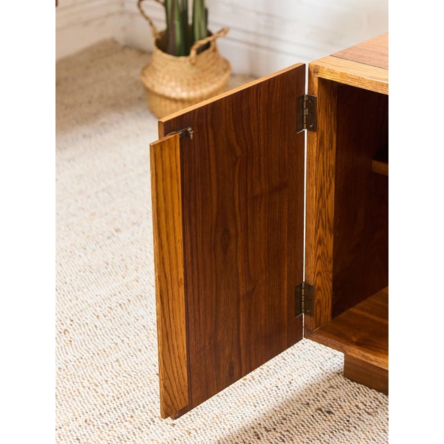 Mid 20th Century Pair of Double Double Door Nightstands by Lane, Attributed For Sale - Image 12 of 12