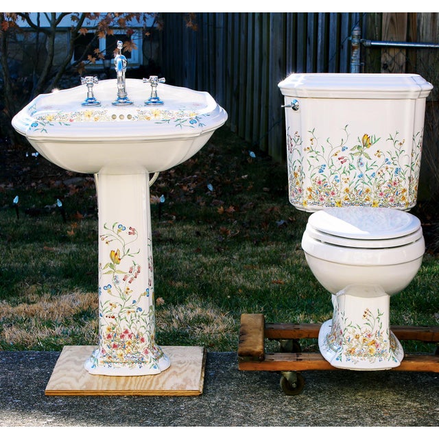 This is a gorgeous Kohler Artist Edition white pedestal sink and matching toilet set in a rare and discontinued design...