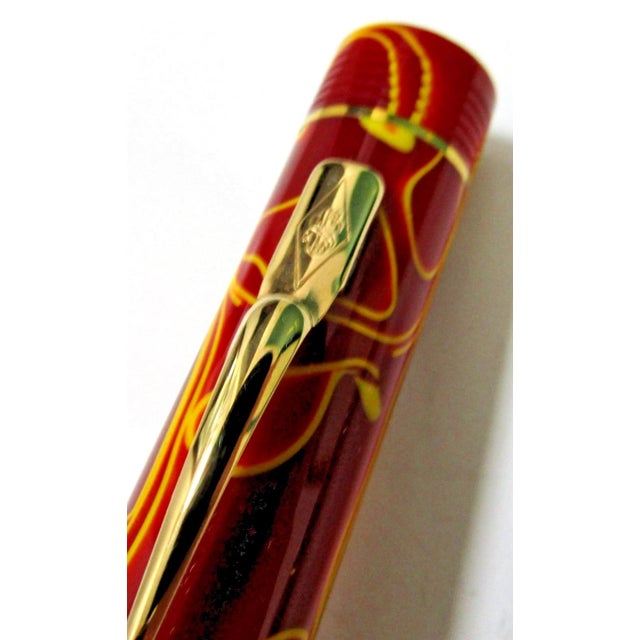 Conway Stewart Churchill Ltd. Edition Wellington Yellow Whirl Fountain Pen Set For Sale In Miami - Image 6 of 17