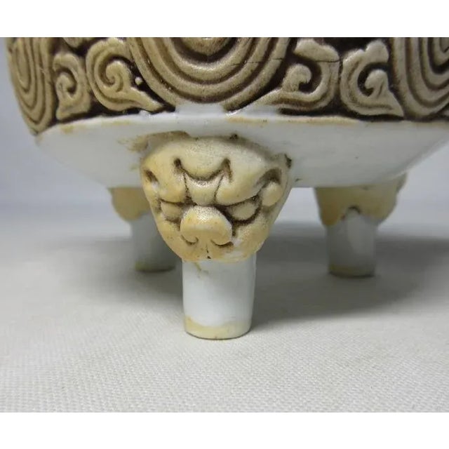19th Century Japanese Hirado Porcelain Incense Burner For Sale - Image 4 of 8