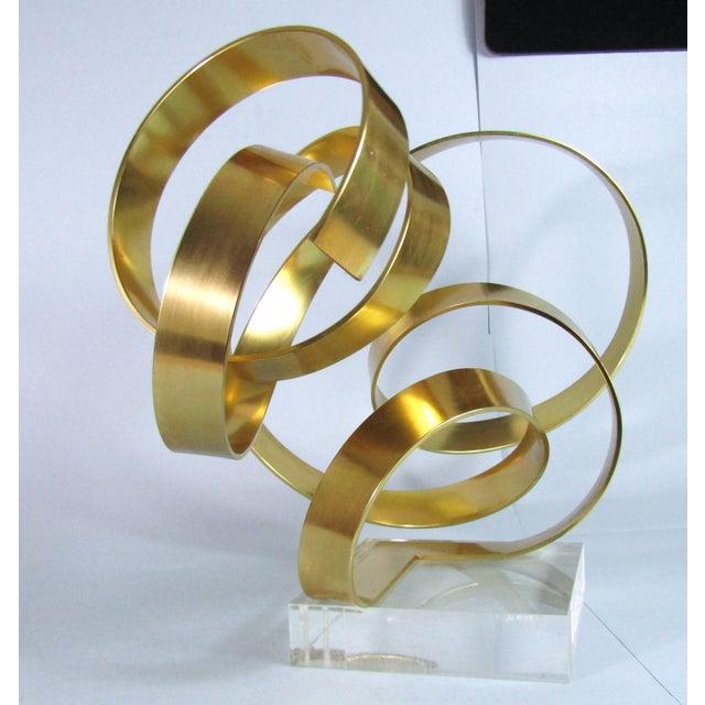 Dan Murphy Dan Murphy Gold Metal Ribbon Sculpture on Lucite Base 1985 Modernist Abstract Infinity Loops For Sale - Image 4 of 11