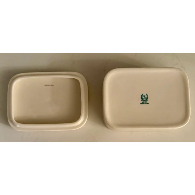 Mid 20th Century Hollywood Regency Ivory Porcelain Jewelry Box With Gold Detail by Lenox For Sale - Image 5 of 9