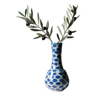 Handmade Ceramic “Gonca” Bud Vase (25cm) White & Blue Cloud Pattern – Minimalist Single Stem Vessel For Sale