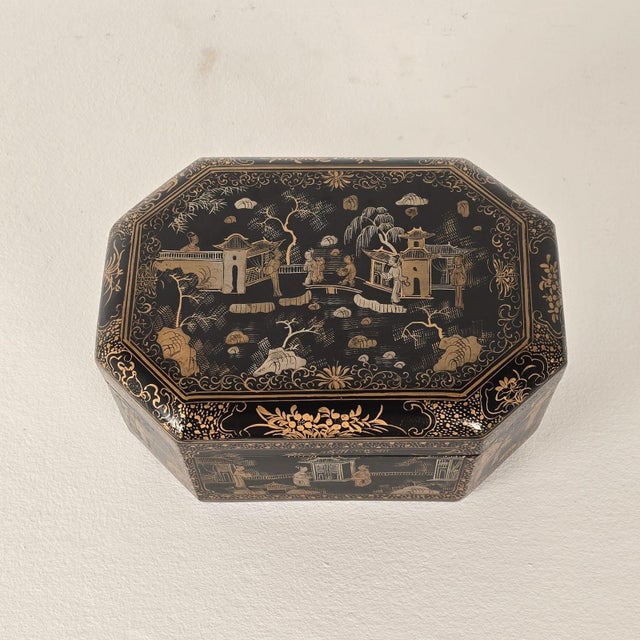 Chinoiserie 19th Century Chinese Lacquered & Gilt Box For Sale - Image 3 of 8