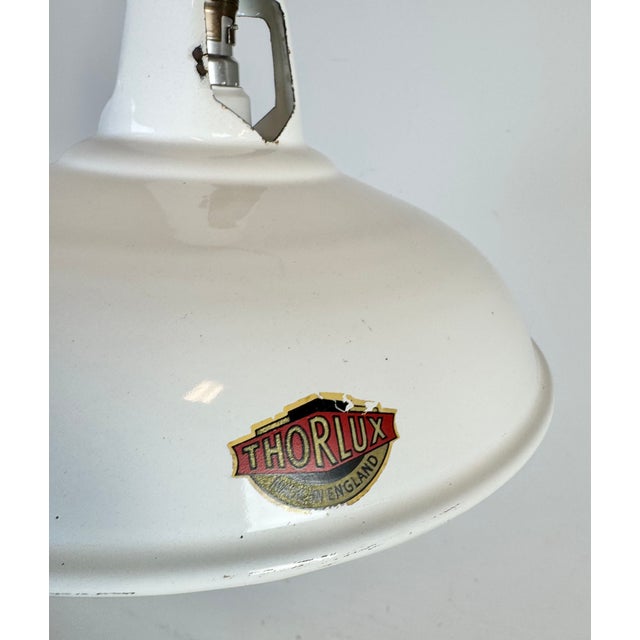 1960s Industrial White Enamel Factory Pendant Lamp from Thorlux, 1960s For Sale - Image 5 of 17