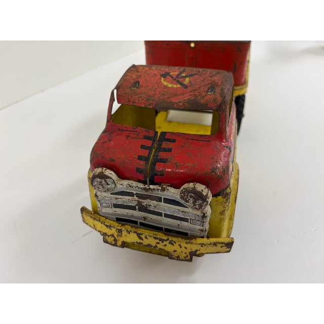 Vintage Wyandotte Chieftrain Lines Pressed Steel Cattle Ranch Toy Truck – 1950s For Sale - Image 4 of 12