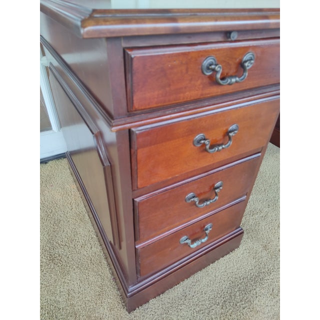 Hooker Leesburg Executive Desk For Sale - Image 9 of 14