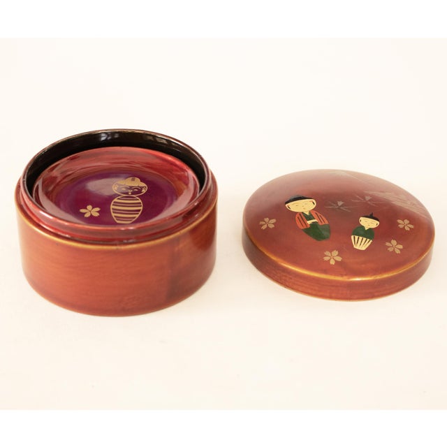 Wood 1950s Showa Era Japanese Lacquered Red Wood Set/5 Coasters in Box For Sale - Image 7 of 11