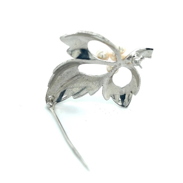 Metal 1990s Mikimoto Estate Akoya Pearl Brooch Pin Sterling Silver For Sale - Image 7 of 12