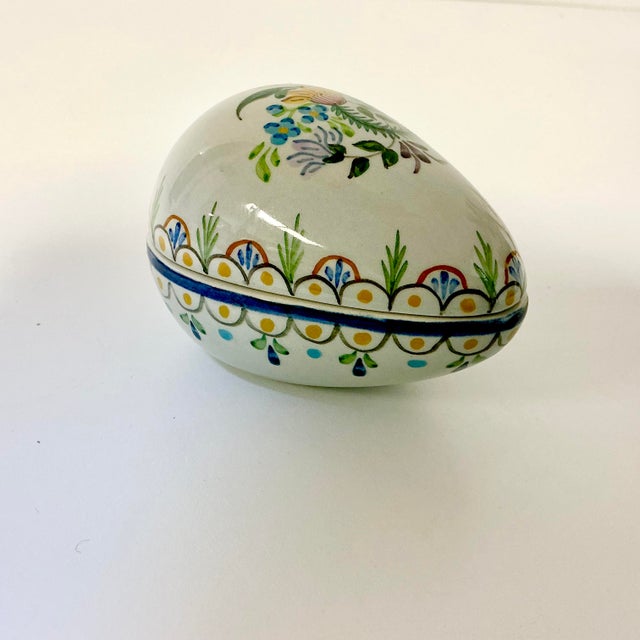 1950s -1950s Vintage Mediterranean Portuguese Art Nouveau Hand-Painted Porcelain Egg Trinket Box For Sale - Image 5 of 10