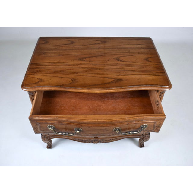 Henredon French Provincial Nightstands, Carved Oak & Brass, 1980s, Usa For Sale - Image 10 of 12