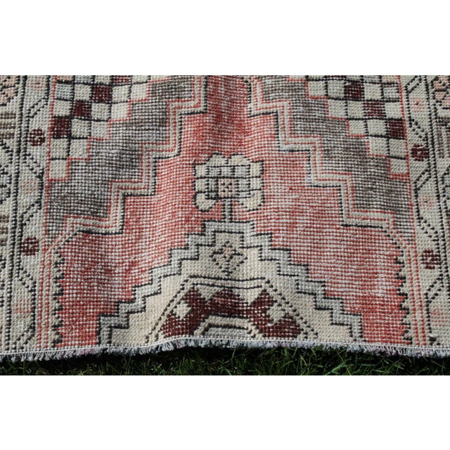 1970s 1970s Turkish Cream Oriental Hand Knotted Small Rug For Sale - Image 5 of 8