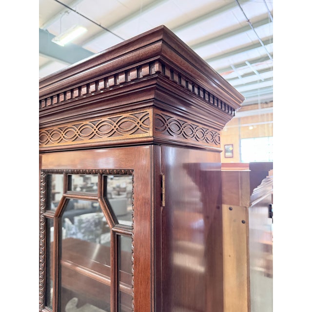 English Late 20th Century Kindel Winterthur Mahogany Breakfront China Cabinet For Sale - Image 3 of 12