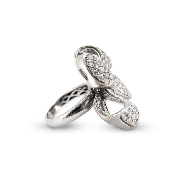 Modern Ladies 18k White Gold 5.00ctw Pave Diamond Bow Statement Cocktail Ring, Size 8 For Sale - Image 3 of 7