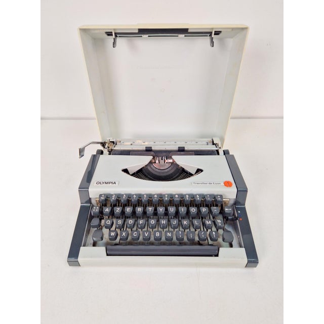 Vintage Traveller De Luxe Typewriter with Case from Olympia, 1970s For Sale - Image 4 of 10