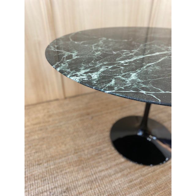 Round Tulip Table with Green Alpine Marble Top by Eero Saarinen for Knoll Inc. / Knoll International, 1980s, in Flawless...
