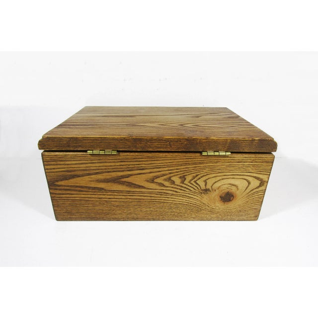 1970s Vintage Large Oak Wood Jewelry Storage Keepsake Box For Sale - Image 9 of 10