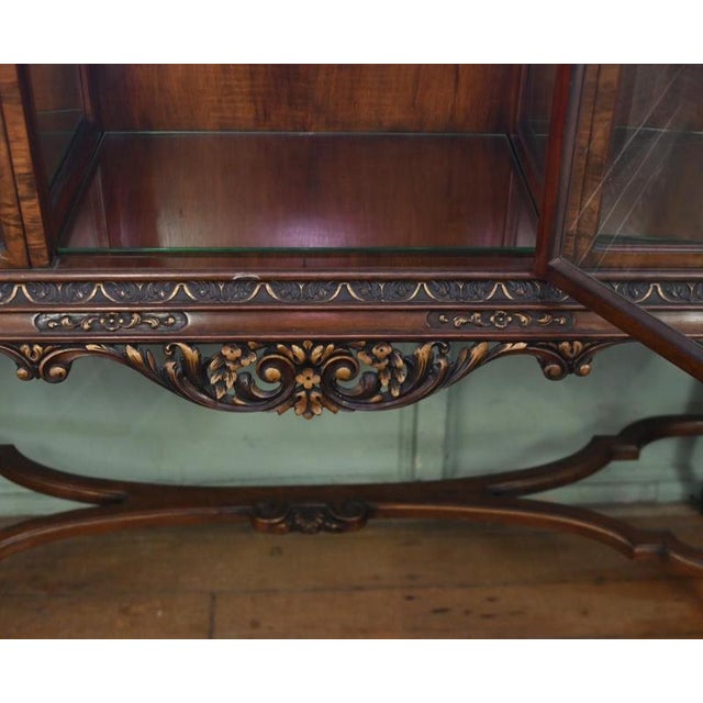 Gold Antique Queen Anne Edwardian Display Cabinet in Walnut, 1910 For Sale - Image 8 of 9