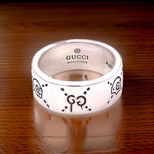 1990s Gucci Estate Engraved Ring Size 8 Sterling Silver 8.5 mm Height For Sale - Image 10 of 10