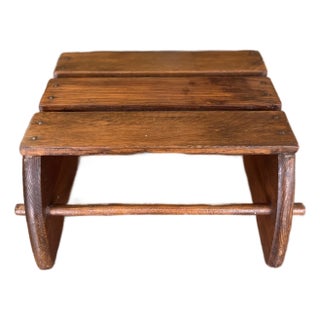 Rustic Vintage Handcrafted Oak Step Stool With Slatted Top and Curved Sides - Early 20th Century Wood Joinery For Sale