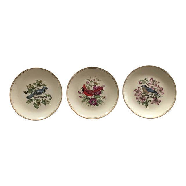 Late 20th Century Set of 3 Decorative Bird Plates For Sale
