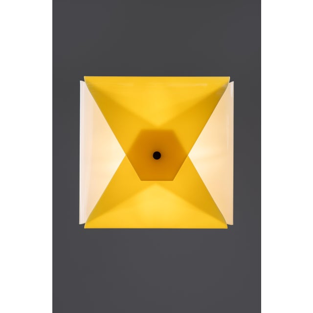 Angelo lelii yellow and white ceiling lamp, made in italy in 1958 for arredoluce. The lamp features a central brass stem...