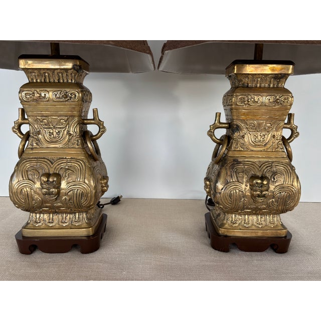 Brutalist Vintage Pair Asian Archaic Brass Urn Lamps James Mont Style With Linen Shades For Sale - Image 3 of 15