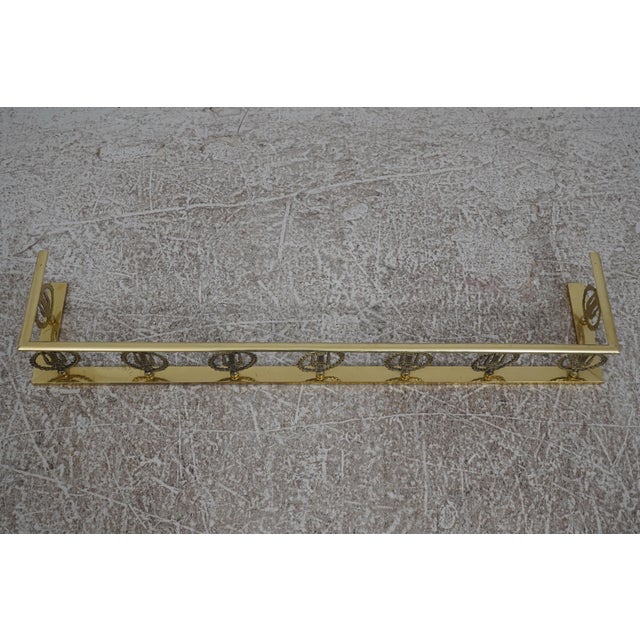 French Vintage French Style Wreath & Lyre Brass Fireplace Fender For Sale - Image 3 of 9
