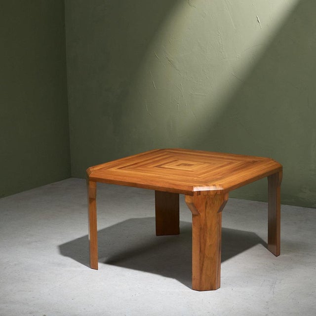 Solid Italian WalnutHeight: 38 cm / 15.0 in Width: 61.5 cm / 24.2 in Depth: 61.5 cm / 24.2 in This 1950s square coffee...