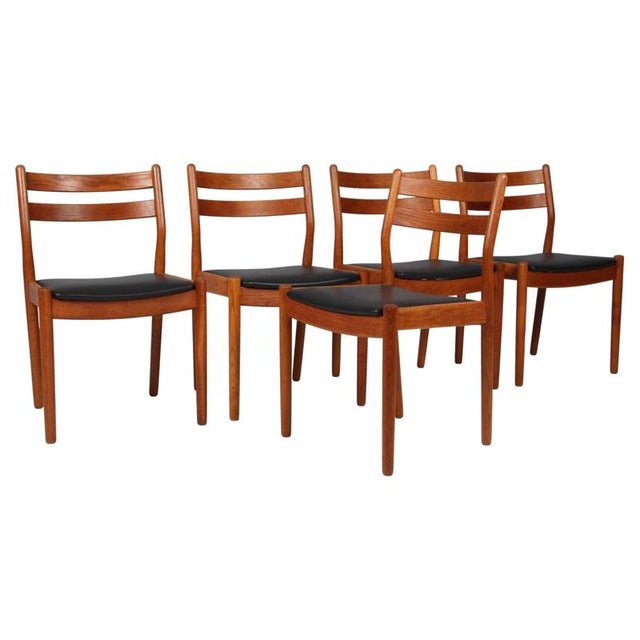 Black Dining Chairs in Oak and Leather by Poul Volther for FDB, 1970s, Set of 5 For Sale - Image 8 of 8