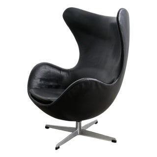 Early Mid-Century Danish Black Leather 3317 / Egg Armchair by Arne Jacobsen for Fritz Hansen, 1964 For Sale