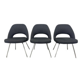 Early 2000s Charcoal Gray and Cream Executive Chairs by Saarinen for Knoll- A Set For Sale