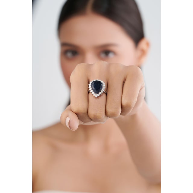 Victorian Natural 18k White Gold 8.42ct Blue Sapphire & Diamond Art Deco Ring Size 4 For Sale In New York - Image 6 of 17