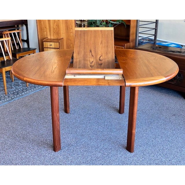Danish Mid Century Modern Extending Teak Round Dining Table c.1960 For Sale - Image 4 of 11