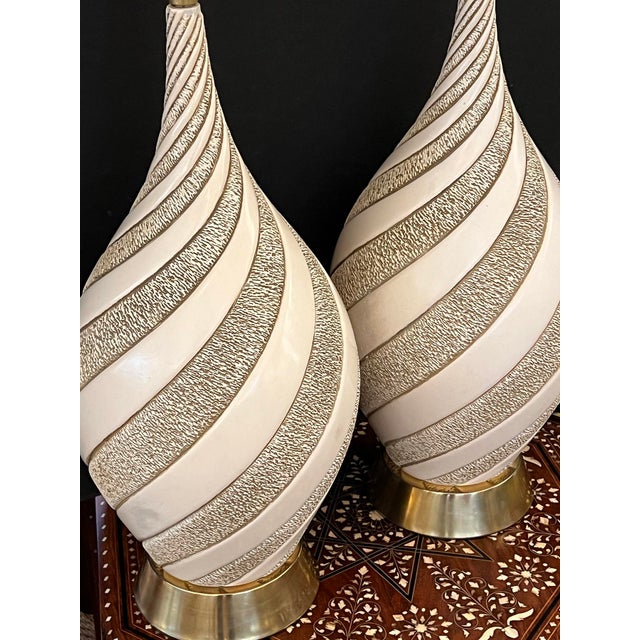 Signed Large Pair 1960s Ivory Glazed Spiral Lamps by Quartite Creative Corp For Sale In San Francisco - Image 6 of 9