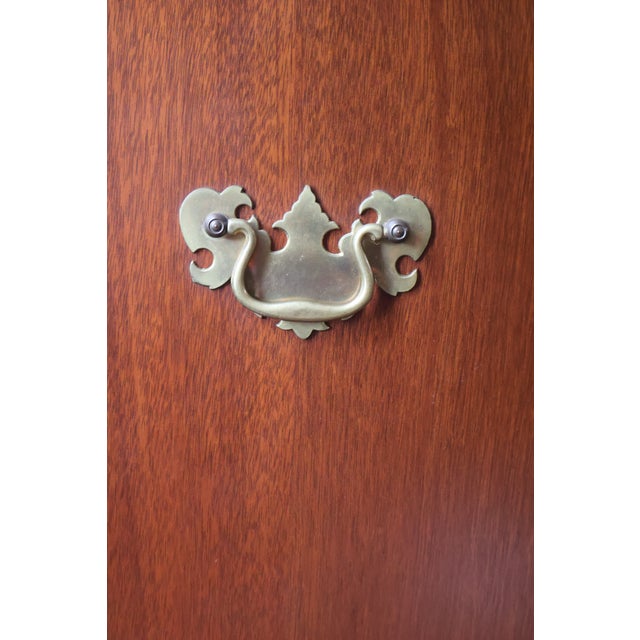 Biggs of Richmond Chippendale Mahogany Bachelor’s Chest With Brass Hardware For Sale - Image 10 of 18