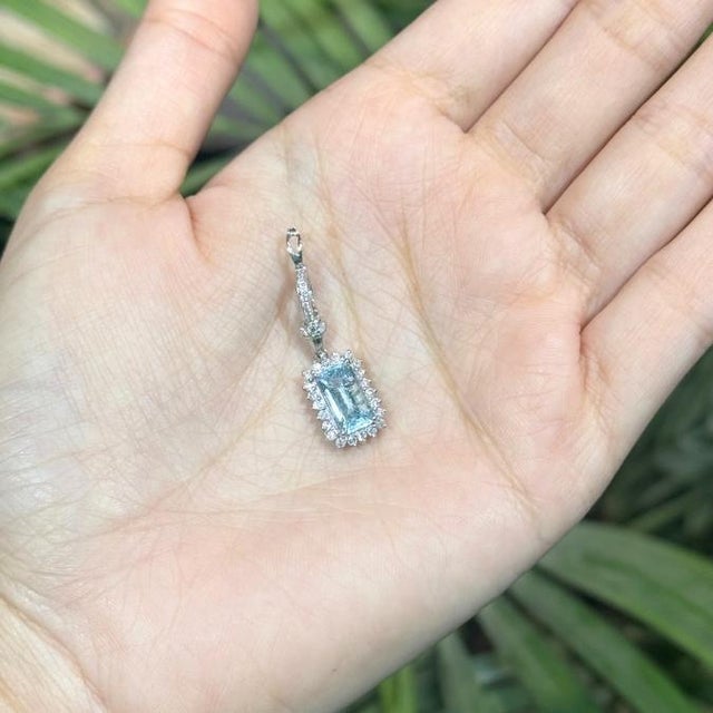Contemporary 1.9ct Ice Blue Aquamarine & Diamond Halo Pendant With Locking Bail in 14k Gold For Sale - Image 3 of 14