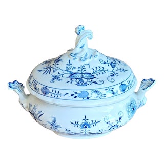 Vintage Oval Lidded Tureen with Onion Pattern by Meissen, 1970s For Sale