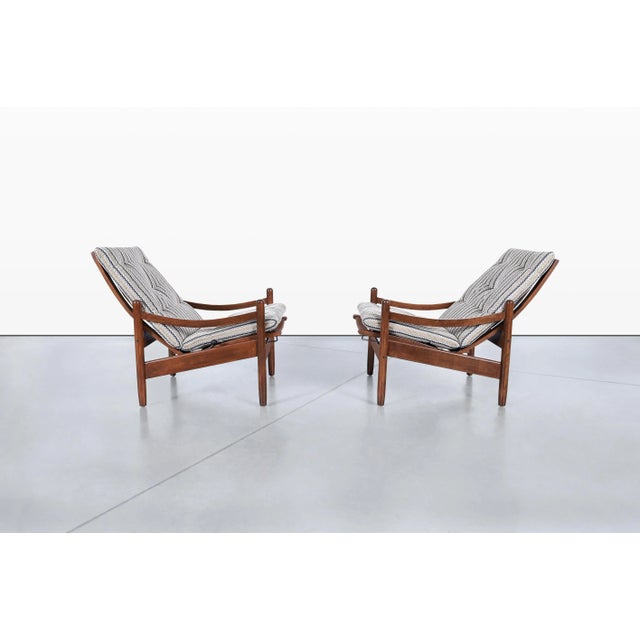 Mid-Century Modern Sculptural Walnut Reclining High-Back Lounge Chairs, 1960s For Sale - Image 4 of 12