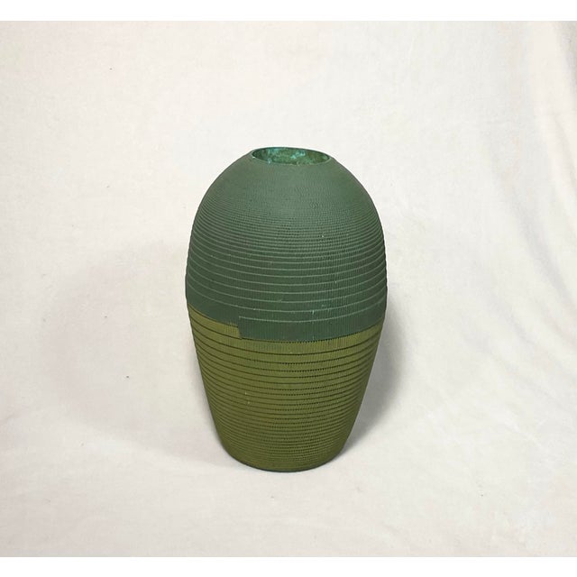 Postmodern 1980s Two-Toned Green Corrugated Cardboard Vase, by Flute Chicago For Sale - Image 3 of 11