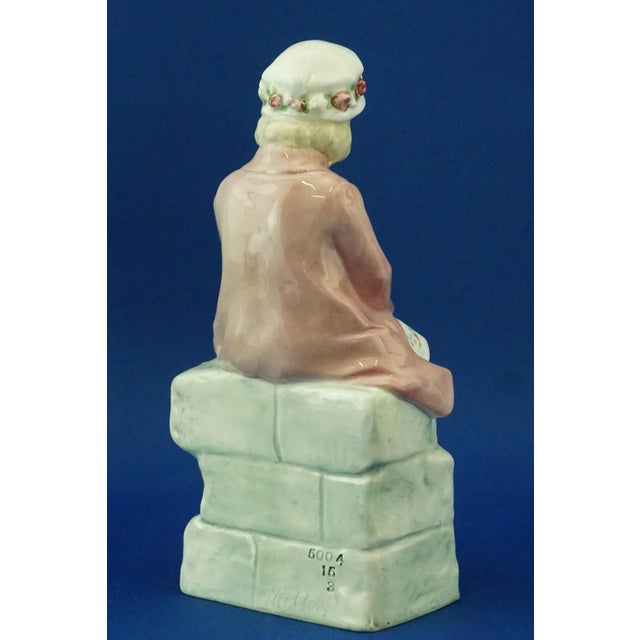 20th Century Art Nouveau Ceramic Seated Girl with a Bouquet of Flowers by Muller for Goldscheider, Austria, Early 1900s For Sale - Image 6 of 18