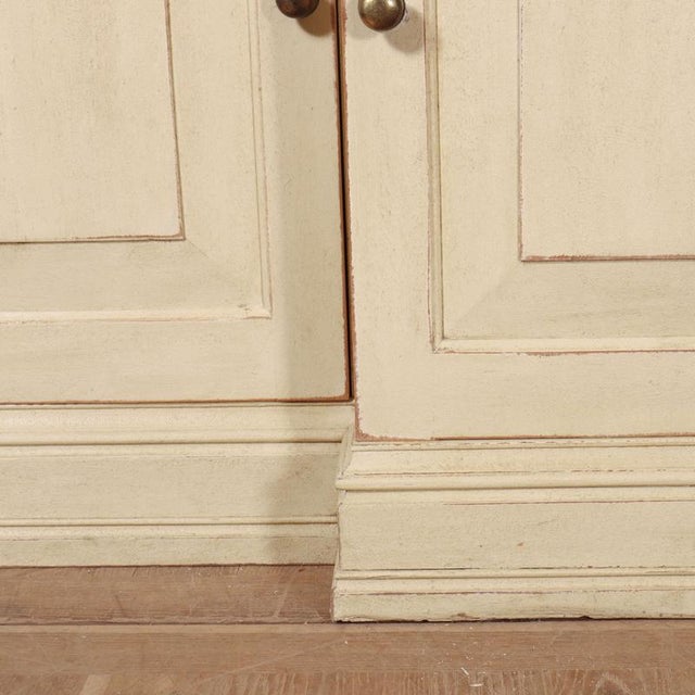 1990s Vintage English Breakfront Bookcase, 1990s For Sale - Image 5 of 12
