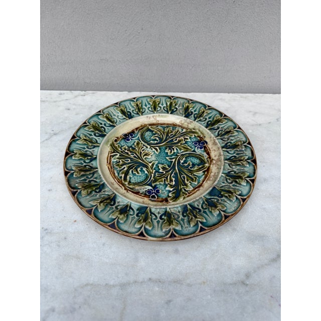 French Green Majolica Acanthus Leaves Plate, circa 1880.