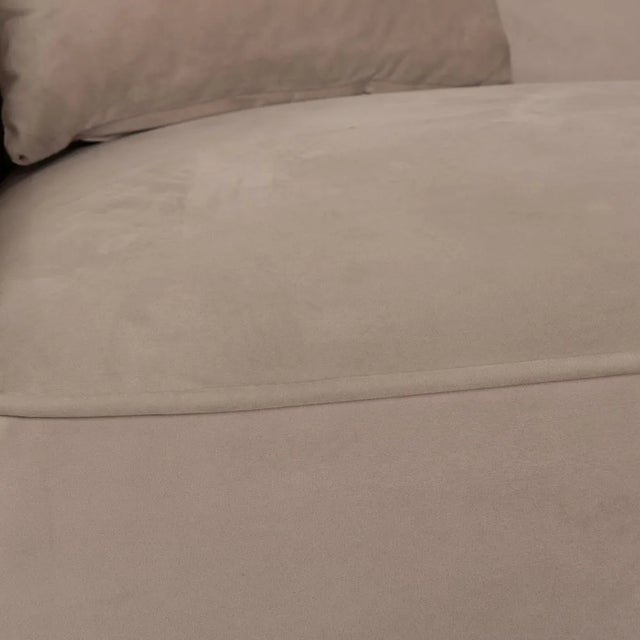 Modern Velvet Fabric Corner Sofa in Cream from Studios Beluga For Sale - Image 3 of 11