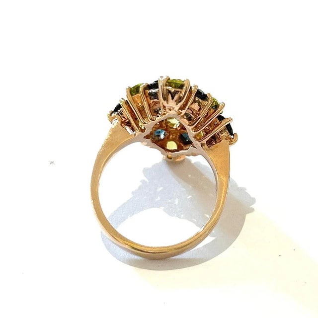 Bochic “Orient” Blue Topaz and Green Peridot Cocktail Ring 18K Gold and Silver, Size 7 For Sale - Image 6 of 8