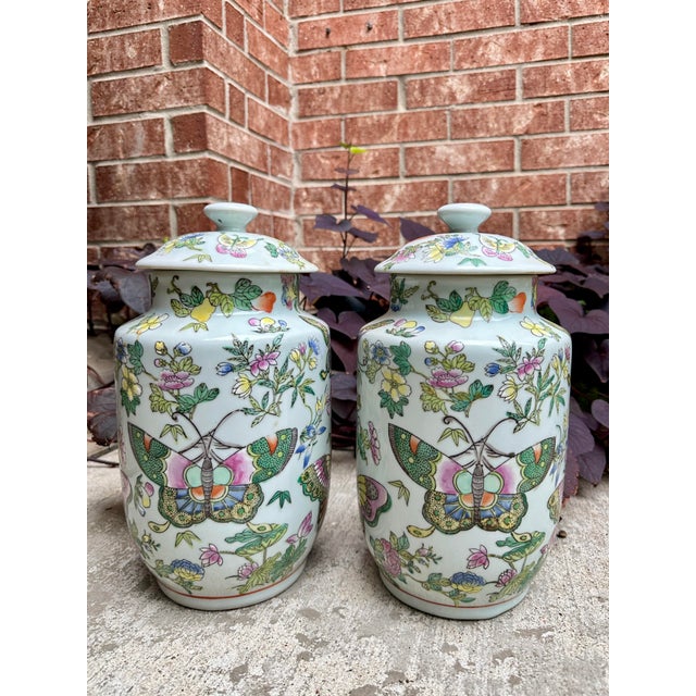 Early 20th Century Chinese Famille Rose Butterfly and Floral Lidded Ginger Jars Chinoiserie Urns -a Pair For Sale - Image 5 of 11