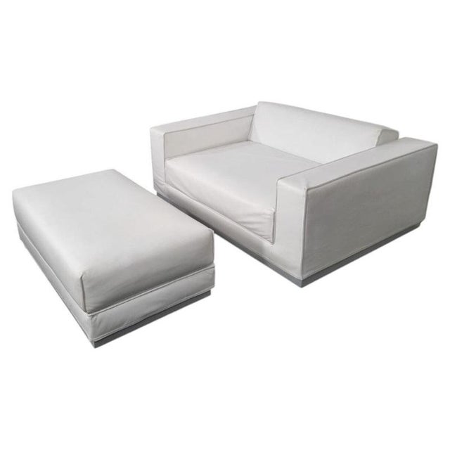 Elegant Tacchini Havana sofa bed, designed by Leivore Altherr Molina for the renowned Italian furniture company Tacchini....