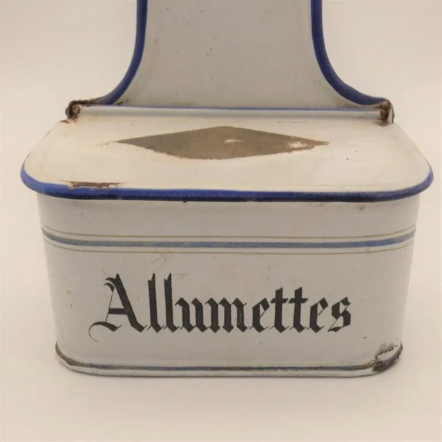 Enamelled Matches Container, France 1900s, in Very Good conditions. Designed 1890 to 1919