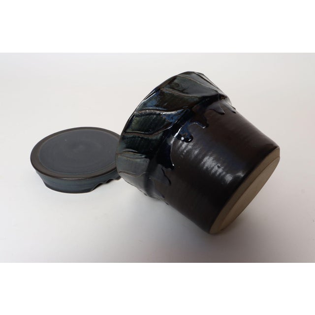 1990s Vintage Matte Brown and Slate Glaze Ceramic Planter With Stand by Deanna Nichols For Sale - Image 5 of 18